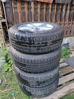 Zimní pneu 215x65 R16 + disky - 2