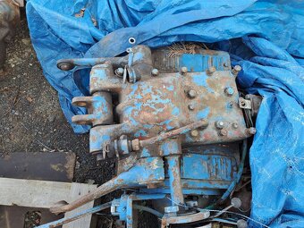 Zetor 3011 víko hydrauliky - 2