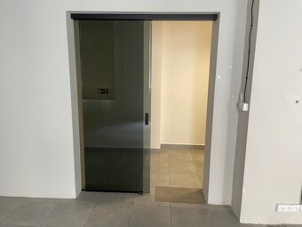 Dveře interiérové skleněné posuvné - 2