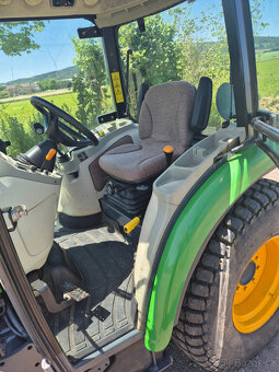 John Deere 3320 - 2