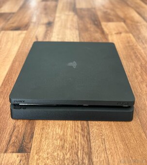 Sony Playstation 4 Slim (CUH-2216A) 500 GB černá (FW 10.01) - 2
