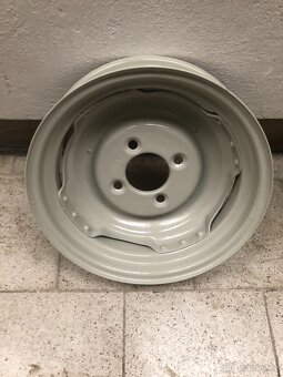 Disk ,ráfek octavia 1960 nově olakovaný - 2