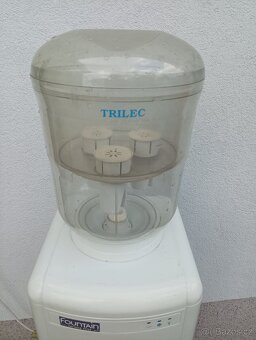 Lednice s výdejníkem vody - 2