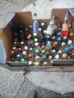 Malé lahvičky s různým alkoholem.50ks a stàří až 50let - 2