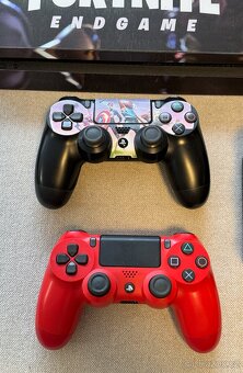 PS 4 500GB a 2 ovladače a nabíječka Sony pro ovladače - 2