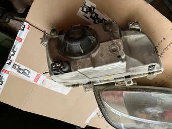 Přední světlo Ford Galaxy I - 2