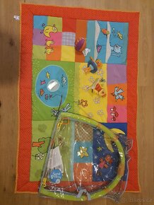 Velká hrací deka Taf Toys s hrazdou, 100x150 cm - 2