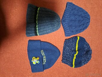 Chlapecké čepice, rukavice, punčocháče a bačkory. - 2