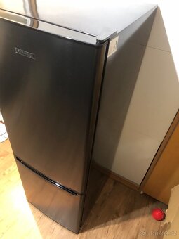 Malá lednice s mrazákem Siguro BF-c241y zánovní - 2