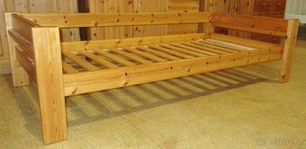 Borovicová postel s roštem - celomasiv - Výborný stav - 2