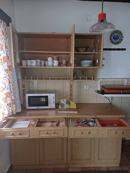 KUCHYŇSKÝ KREDENC - 2