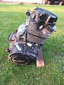 YUKI 250 ccm motor - 2