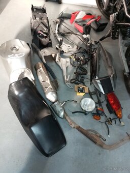 Prodám Yamaha YBR 250 v rozebraném stavu. - 2