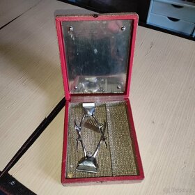 Retro strojky na vlasy - 2