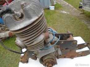 motor Triumph- německý - 2