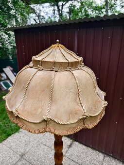 Starožitná velká stojací lampa z masivu - 2