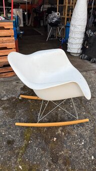 Eames houpací křeslo - 2