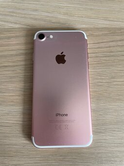 Apple iPhone 7 32 GB růžový - 2