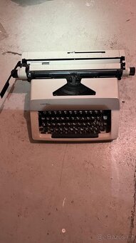 Psaci stroje Consul a Olivetti - 2