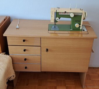 Šicí stroj Veritas ve stolní skříňce - 2