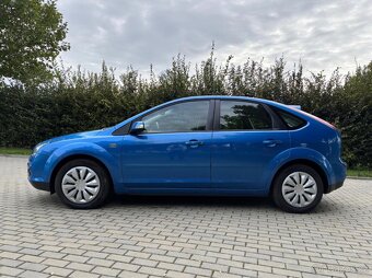 FORD FOCUS 2.0 107 KW GHIA - BENZÍN - 2