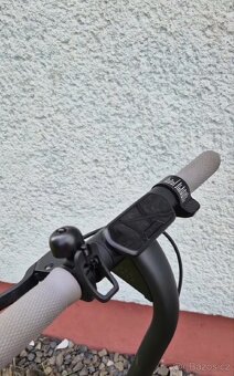 Elektrokoloběžka Ninebot-Segway Kickscooter řada E2 - 2