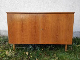 Retro komoda / skříňka UP Závody Rousínov - Brusel - 2