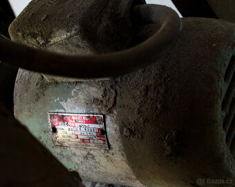 Dílenská bruska. - 2