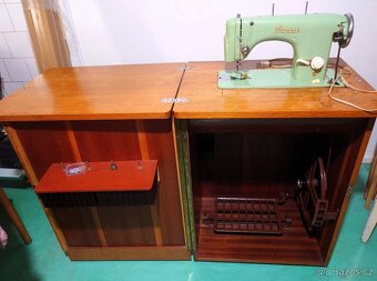Šicí stroj - 2