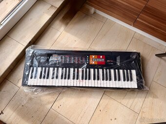 Klávesy Yamaha PSR-F51 - 2