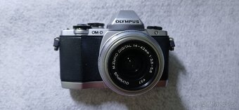 Olympus OM-D E-M10 a objektiv 14-42mm m4/3 - 2