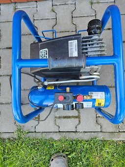 Pístový kompresor AGRE WORKER 240 TW - 2