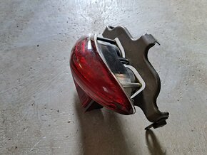 Suzuki Hayabusa 1 zadní světlo - 2