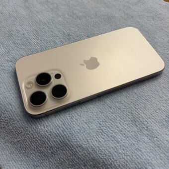 iPhone 15 Pro 256GB, pěkný stav, 12 měsíců záruka - 2
