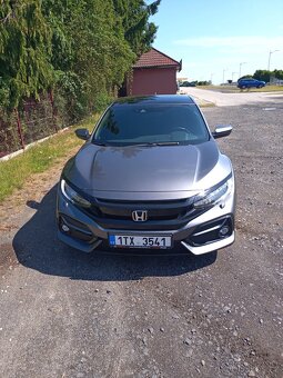 Honda Civic Benzín najeto 23150 km,stav nového vozu - 2