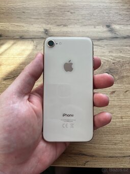 iPhone 8 – 64 GB – Rear Gold – baterie 90 %, krásný stav - 2