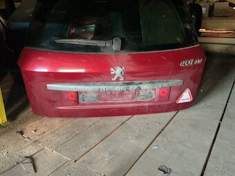 Peugeot 407 SW - kufr. dveře. - 2