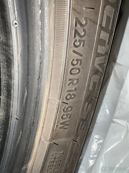 Prodám zimní pneu na škoda Karoq 225/50R18 95W - 2