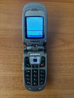 Samsung SGH-Z140 - 2