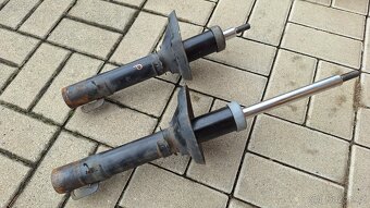 Přední tlumiče,poloosy,pružiny - 2