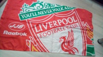 Vlajka Liverpool.knihy o fotbale,cena celkem - 2