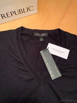 luxusní kvalitní černý svetřík značkový - vel. S - nový - 2