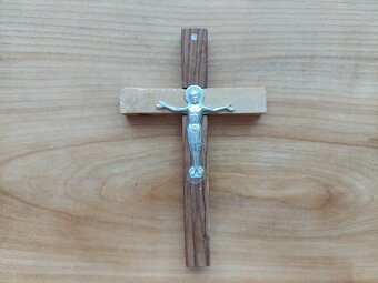 Nový dřevěný křížek olivovníku, Ježíš Kristus na kříži SLEVA - 2