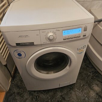Prodám pračku se sušičkou Elektrolux - 2