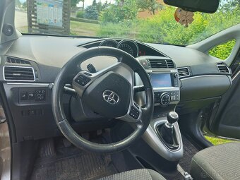 Prodám Toyota verso r.v.2015 - 2