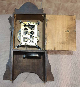 Stará dřevěné stolní hodiny s budíkem - 2