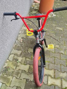 GT Air 2020 20 raw with red BMX bike - 2