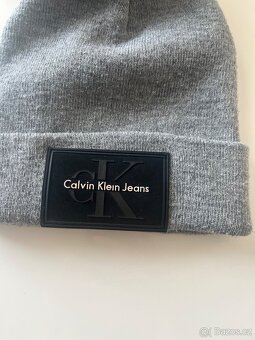 Pěkná čepice Calvin Klein. - 2