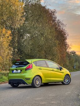 Ford Fiesta mk7 (st Look) - 2