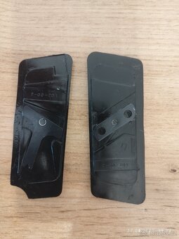 Pár střenek k samonabíjecí pistole M57 ( Jugoslávie). - 2